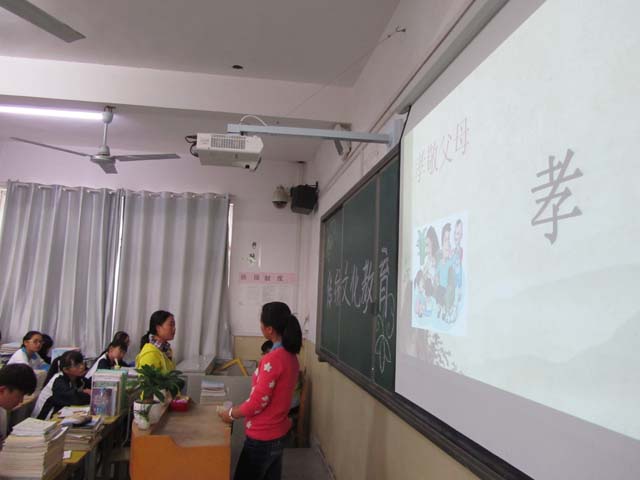 新安中學(xué)高二12傳統(tǒng)文化教育主題班會(huì)04.JPG